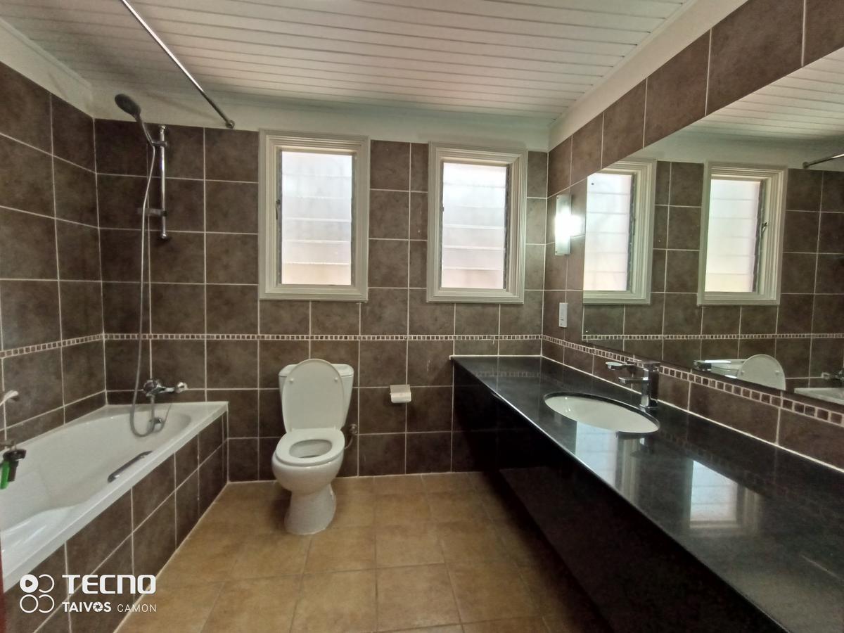 4 Bed Townhouse with En Suite at Muthaiga - 16