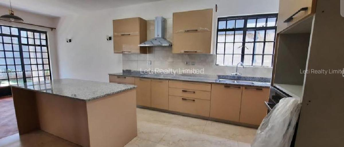 5 Bed Townhouse with En Suite in Lavington - 6