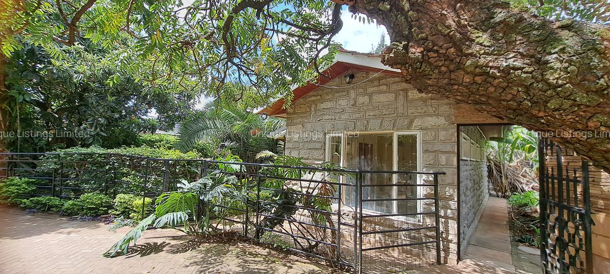 2 Bed House with Garden in Lavington - 13