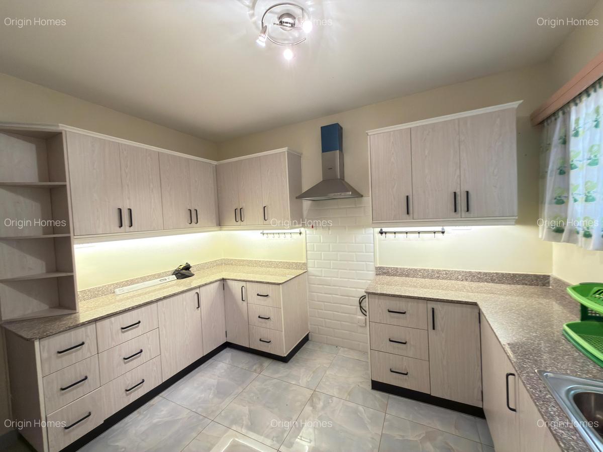 4 Bed House with En Suite at Lavington - 11