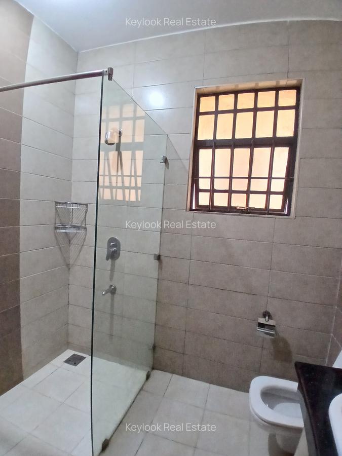 5 Bed Townhouse with En Suite at Lavington - 16