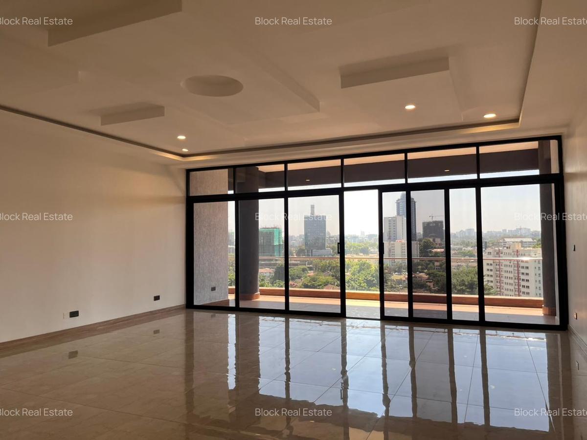 4 Bed Apartment with En Suite in Spring Valley - 1