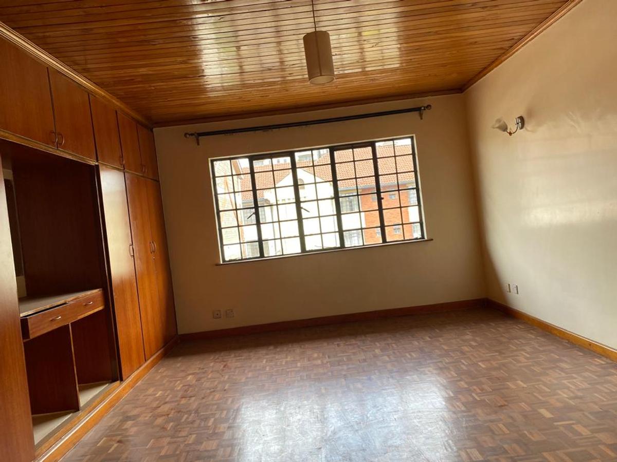 3 Bed Apartment with En Suite in Lavington - 13