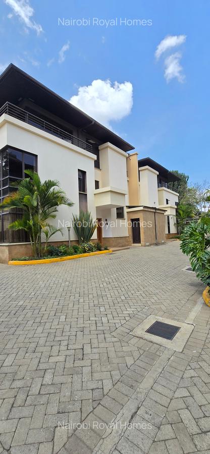 5 Bed Townhouse with En Suite at Lavington Green - 1