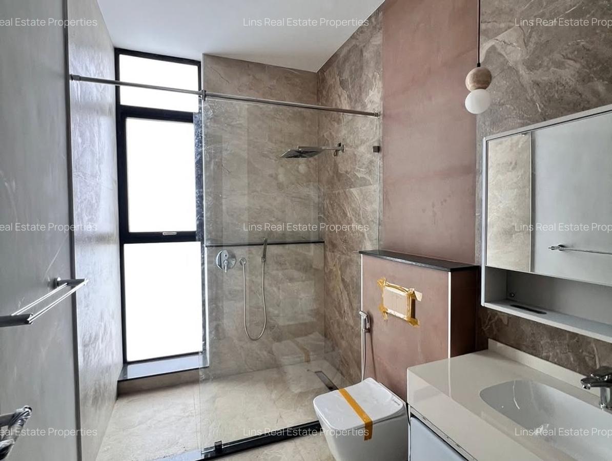 5 Bed House with En Suite in Nyari - 10