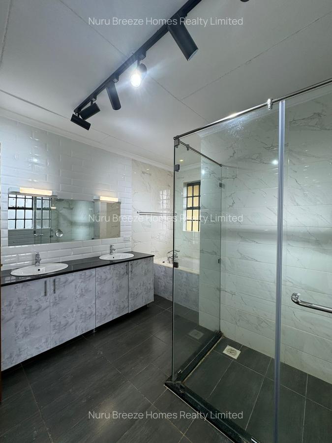 4 Bed Townhouse with En Suite in Runda - 17