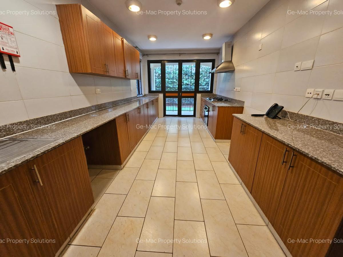 4 Bed House with En Suite in Runda - 14