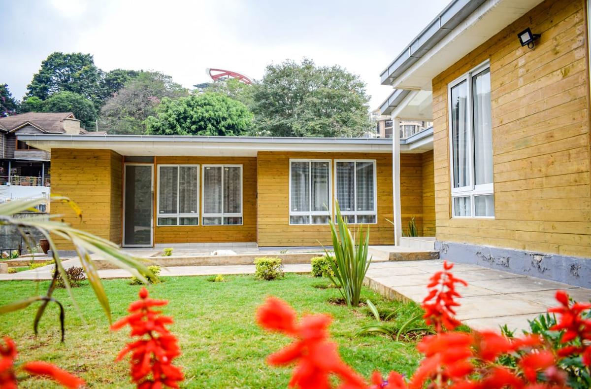 4 Bed House with En Suite in Spring Valley - 2