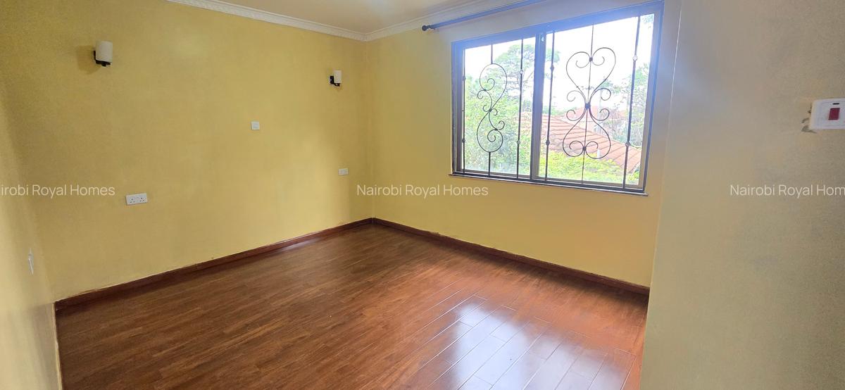 5 Bed Townhouse with En Suite at Lavington Green - 12
