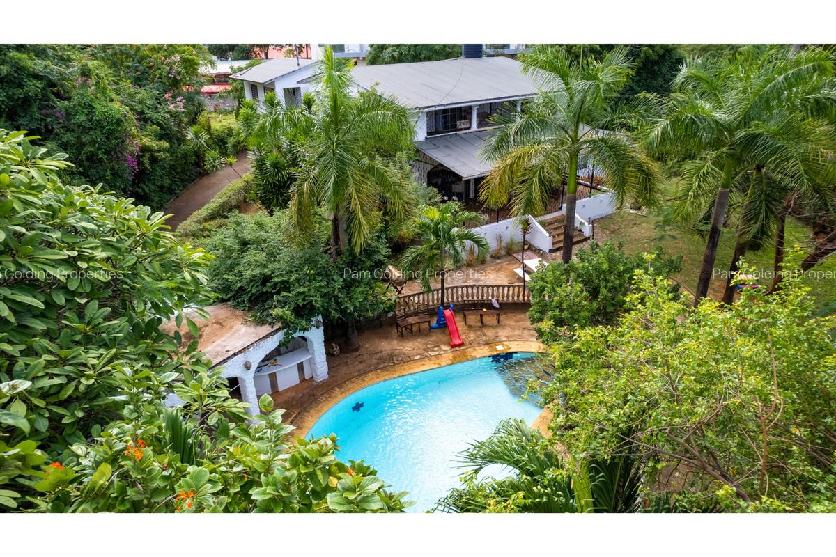6 Bed House with En Suite in Nyali Area - 4