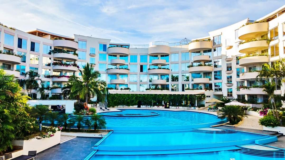 Serviced 1 Bed Apartment with En Suite at Serena - 2