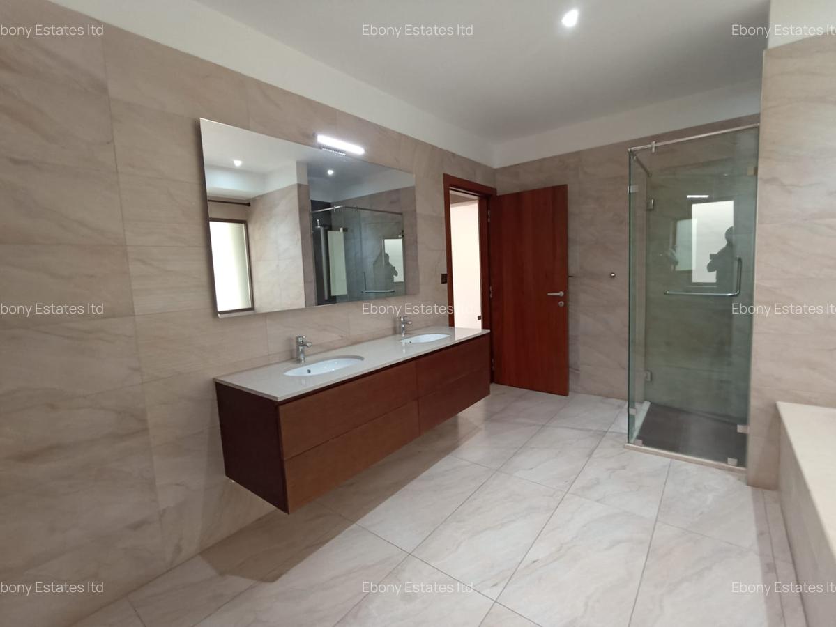 5 Bed Townhouse with En Suite in Lavington - 12