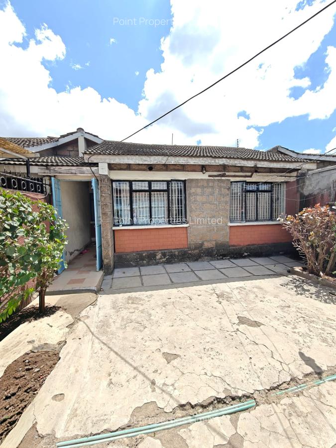 3 Bed House with En Suite in Donholm - 1