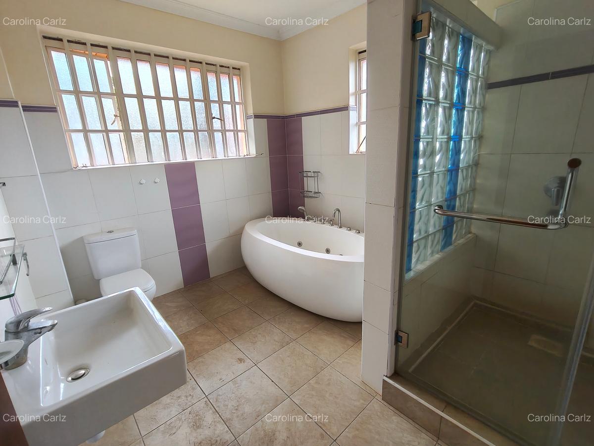 4 Bed House with En Suite at Rosslyn Lone Tree - 15