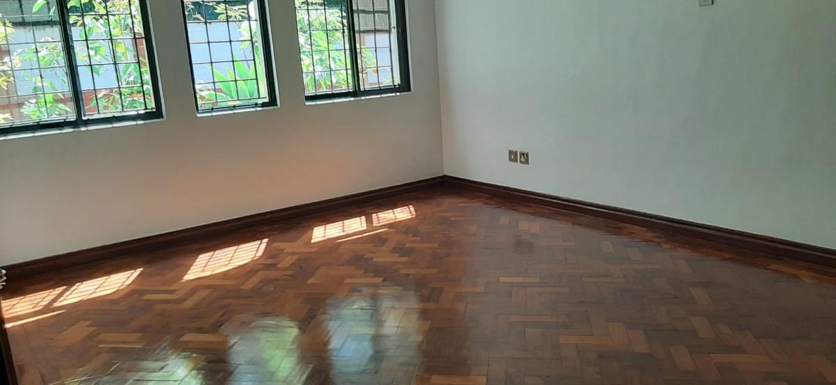 5 Bed Townhouse with En Suite in Lavington - 16