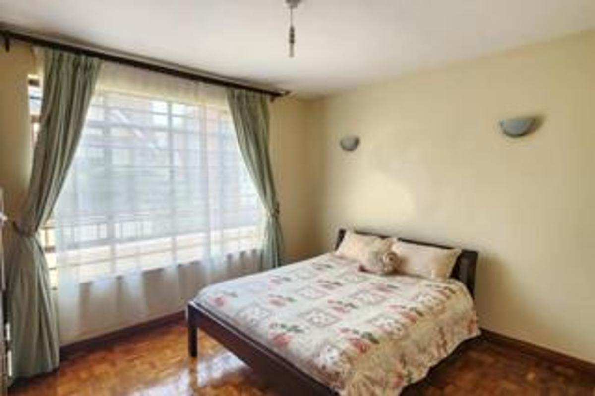 5 Bed Townhouse with En Suite at Lavington Green - 5