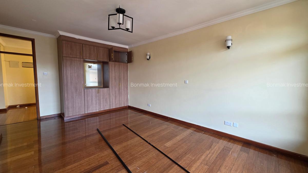 5 Bed Townhouse with En Suite at Lavington Green - 14
