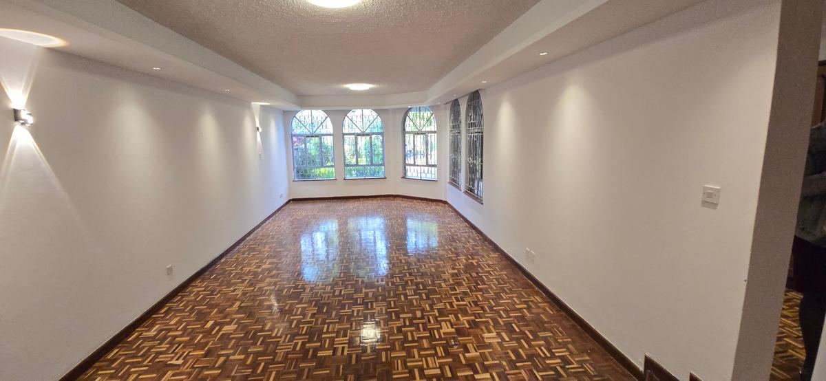 5 Bed Townhouse with En Suite at Brookside Drive - 16