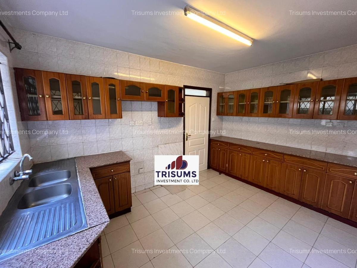 4 Bed Apartment with En Suite at Rhapta Road - 10