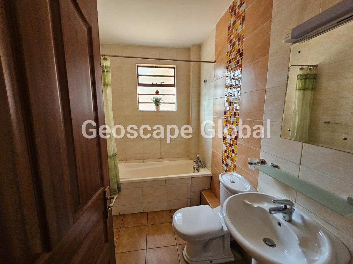 5 Bed House with En Suite in Lavington - 17