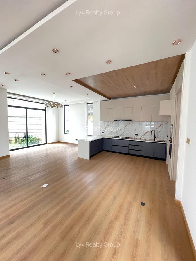 5 Bed Villa with En Suite in Lavington - 3