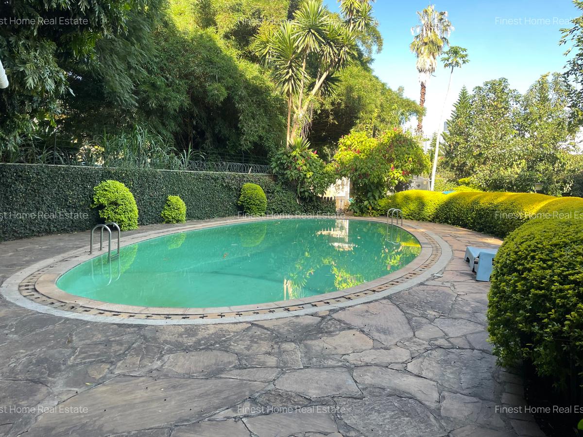 5 Bed Townhouse with En Suite in Riverside - 17