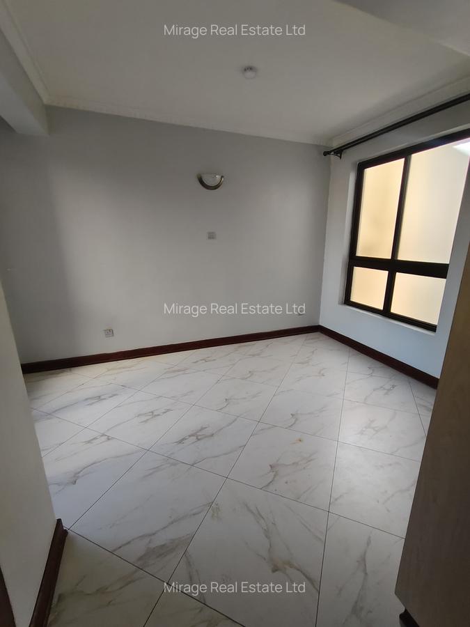 3 Bed Apartment with Gym in Garden Estate - 4