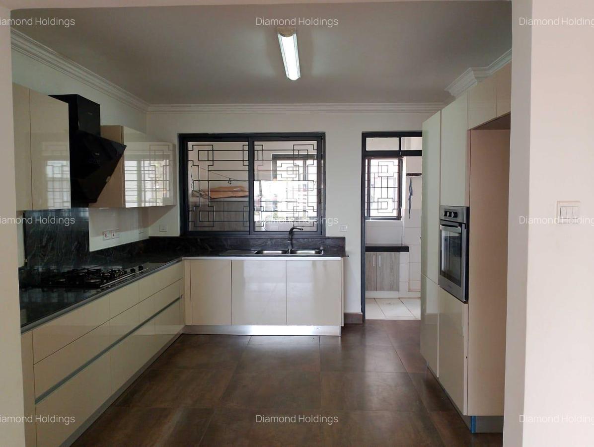 3 Bed Apartment with En Suite at Parklands - 6