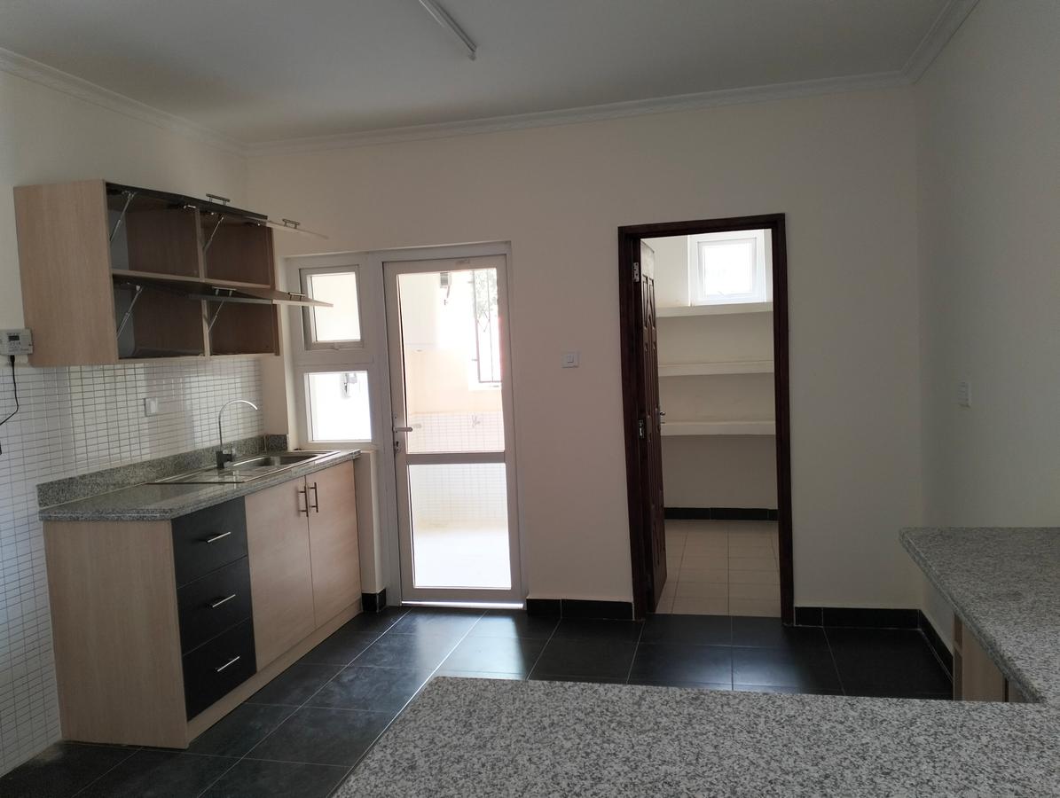 2 Bed Apartment with En Suite in Lavington - 17