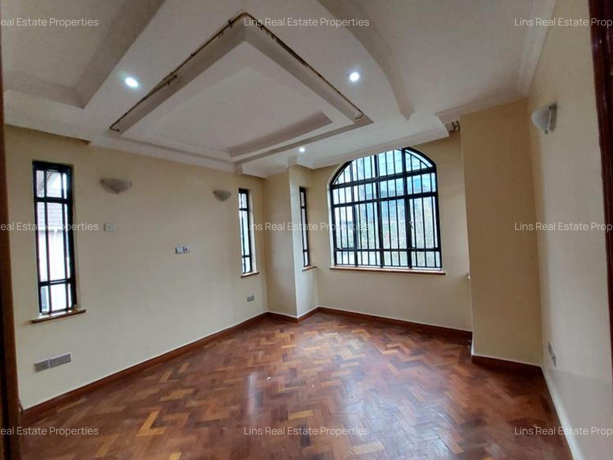4 Bed Townhouse with En Suite in Lavington - 3