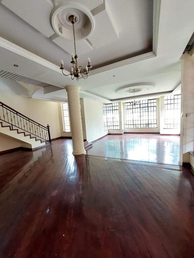 5 Bed Townhouse with En Suite at Lavington - 13