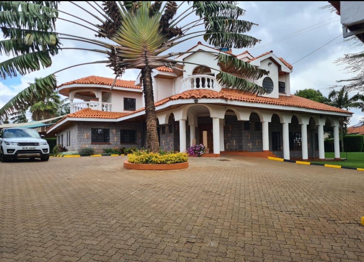 5 Bed House with En Suite in Runda - 1