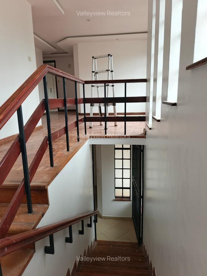 4 Bed Townhouse with En Suite at Lavington - 17