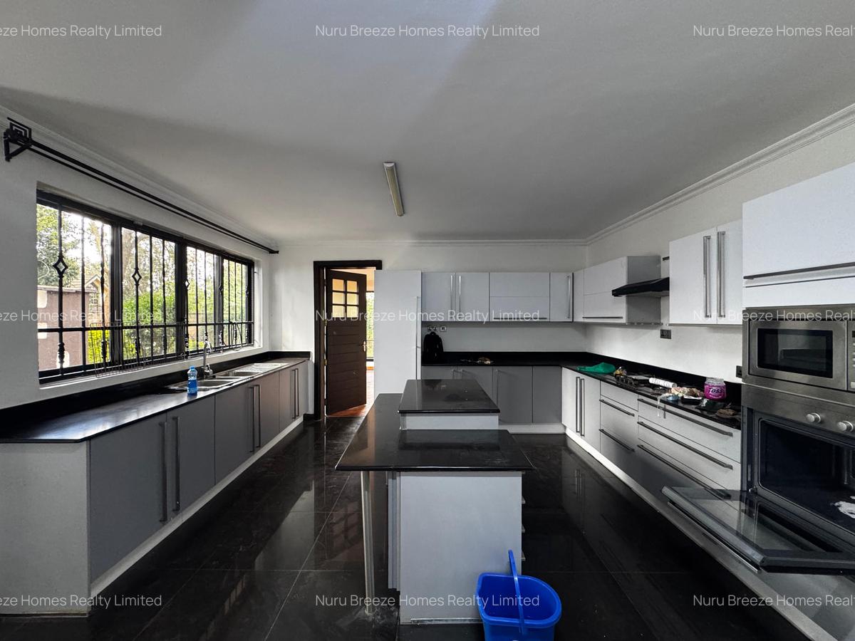 5 Bed House with En Suite in Runda - 3