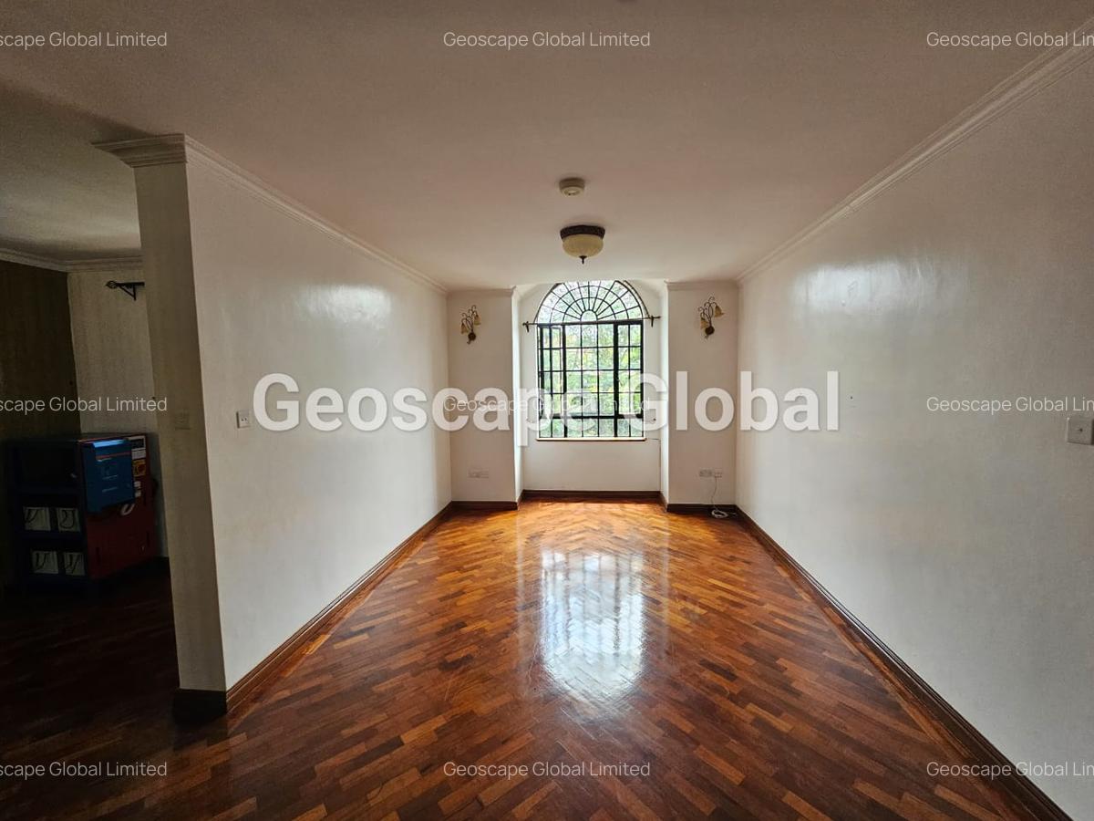 4 Bed House with En Suite in Runda - 10