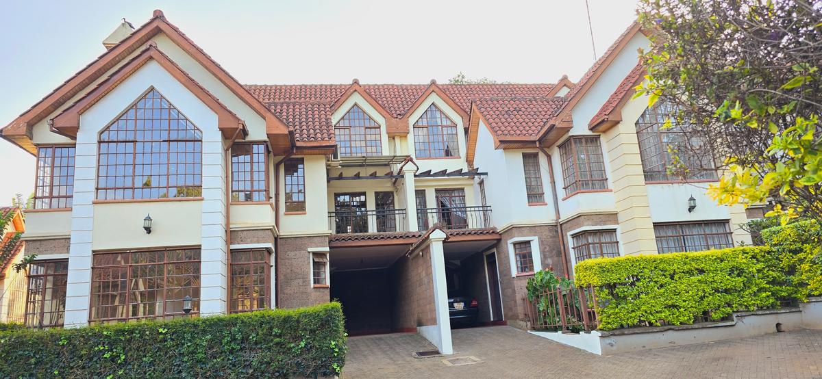 5 Bed Townhouse with En Suite at Off Convent Drive - 1