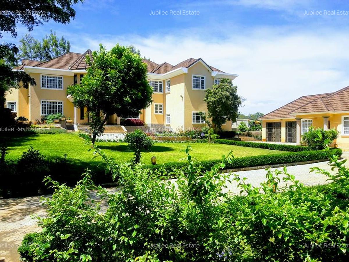 7 Bed House with En Suite in Runda - 2