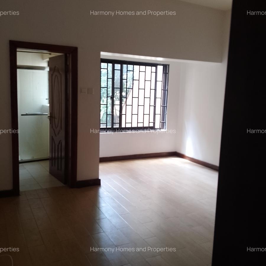 5 Bed Townhouse with En Suite at Parklands - 7