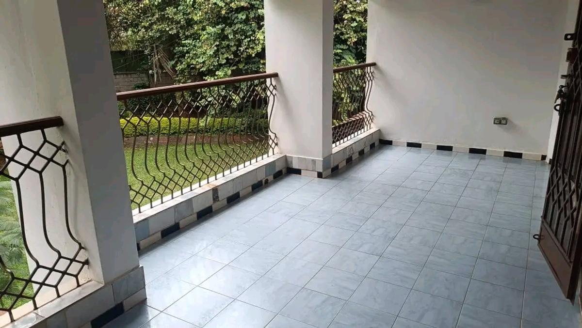 5 Bed House with En Suite in Runda - 9