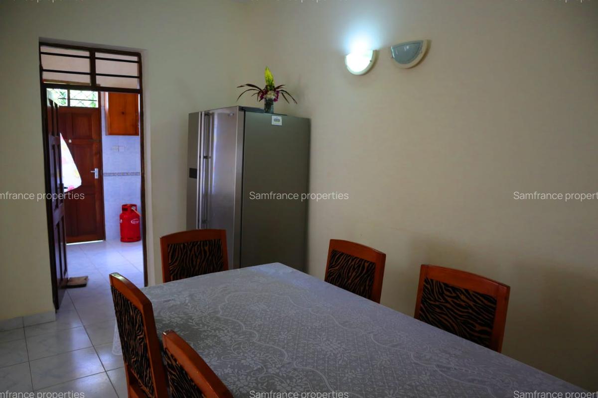 4 Bed Villa with En Suite at Paparemo - 11