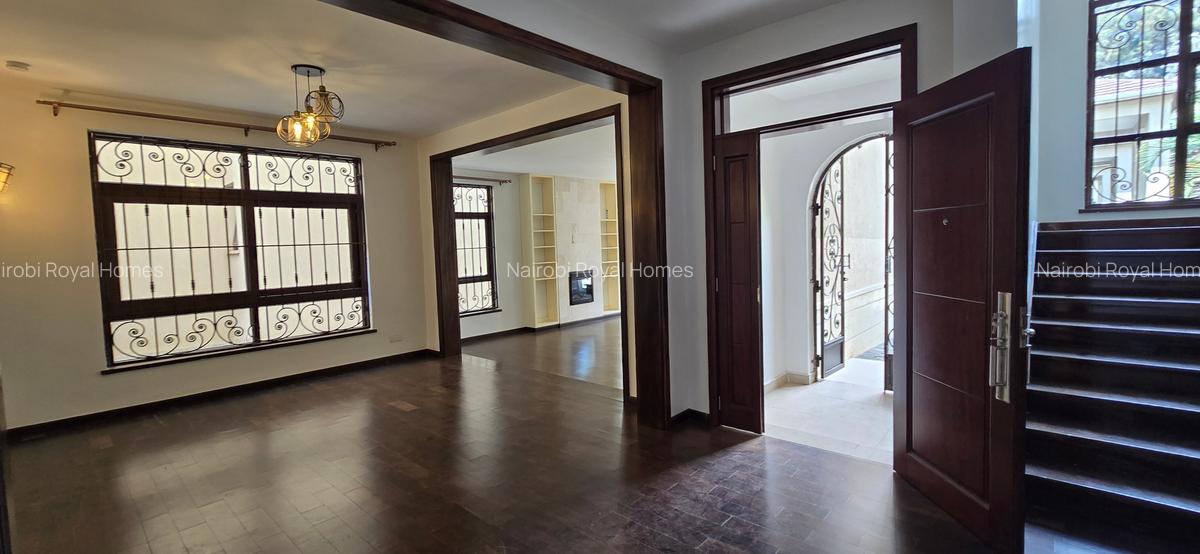 5 Bed House with En Suite at Lavington Green - 15