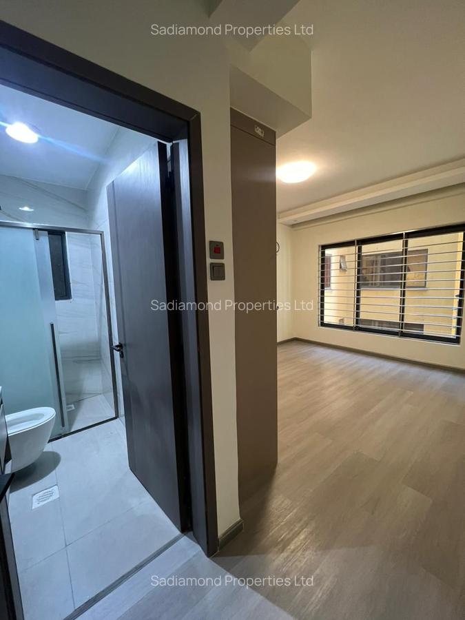 4 Bed Apartment with Swimming Pool in Parklands - 7