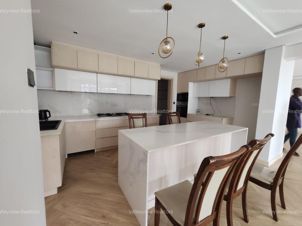 6 Bed Townhouse with En Suite at Lavington - 2