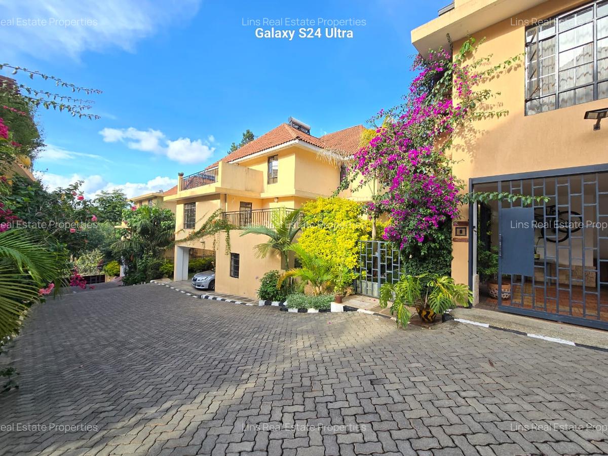 4 Bed Townhouse with En Suite in Kyuna - 1