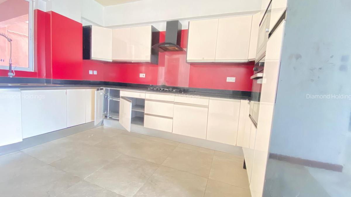 4 Bed Apartment with En Suite at Parklands - 8