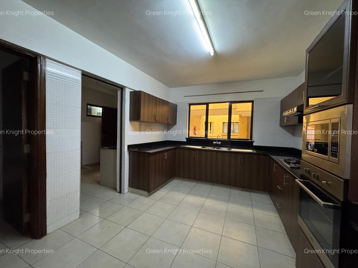 Serviced 3 Bed Apartment with En Suite in Kilimani - 13
