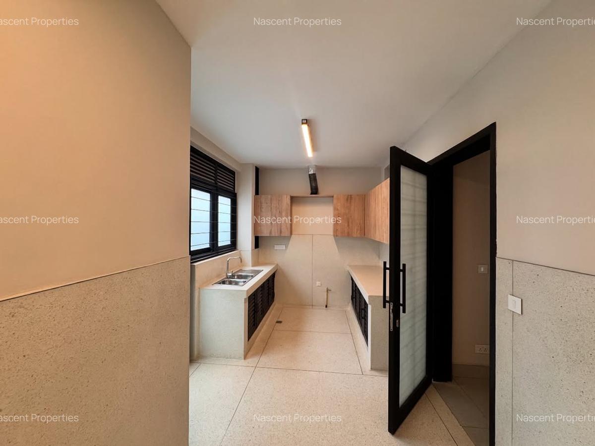 5 Bed House with En Suite in Kyuna - 15