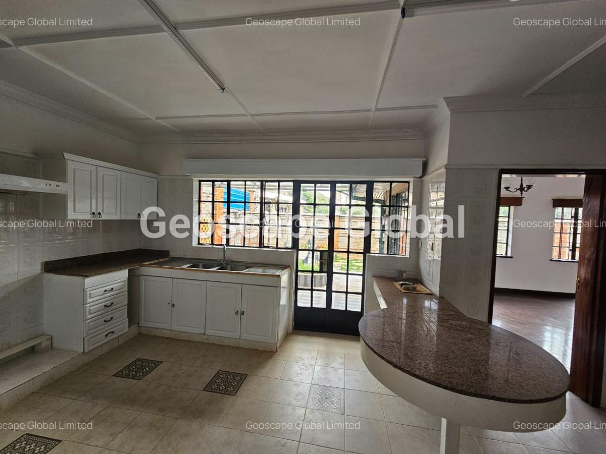 5 Bed Townhouse with En Suite in Spring Valley - 12