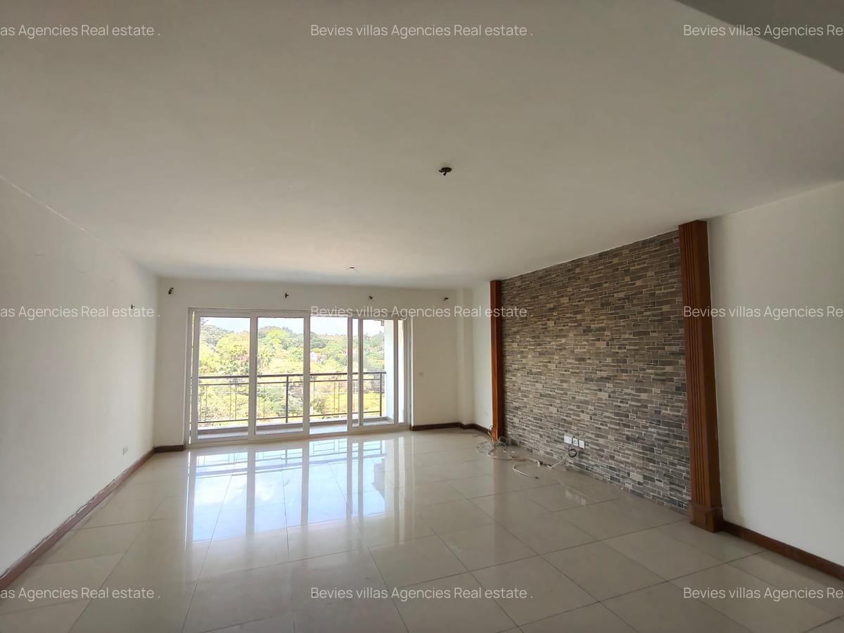 4 Bed Apartment with En Suite at Parklands - 2