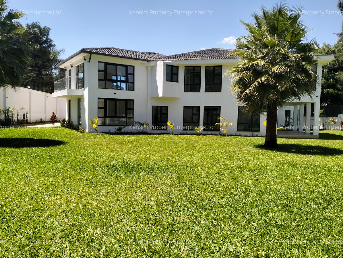 5 Bed House with En Suite in Runda - 1